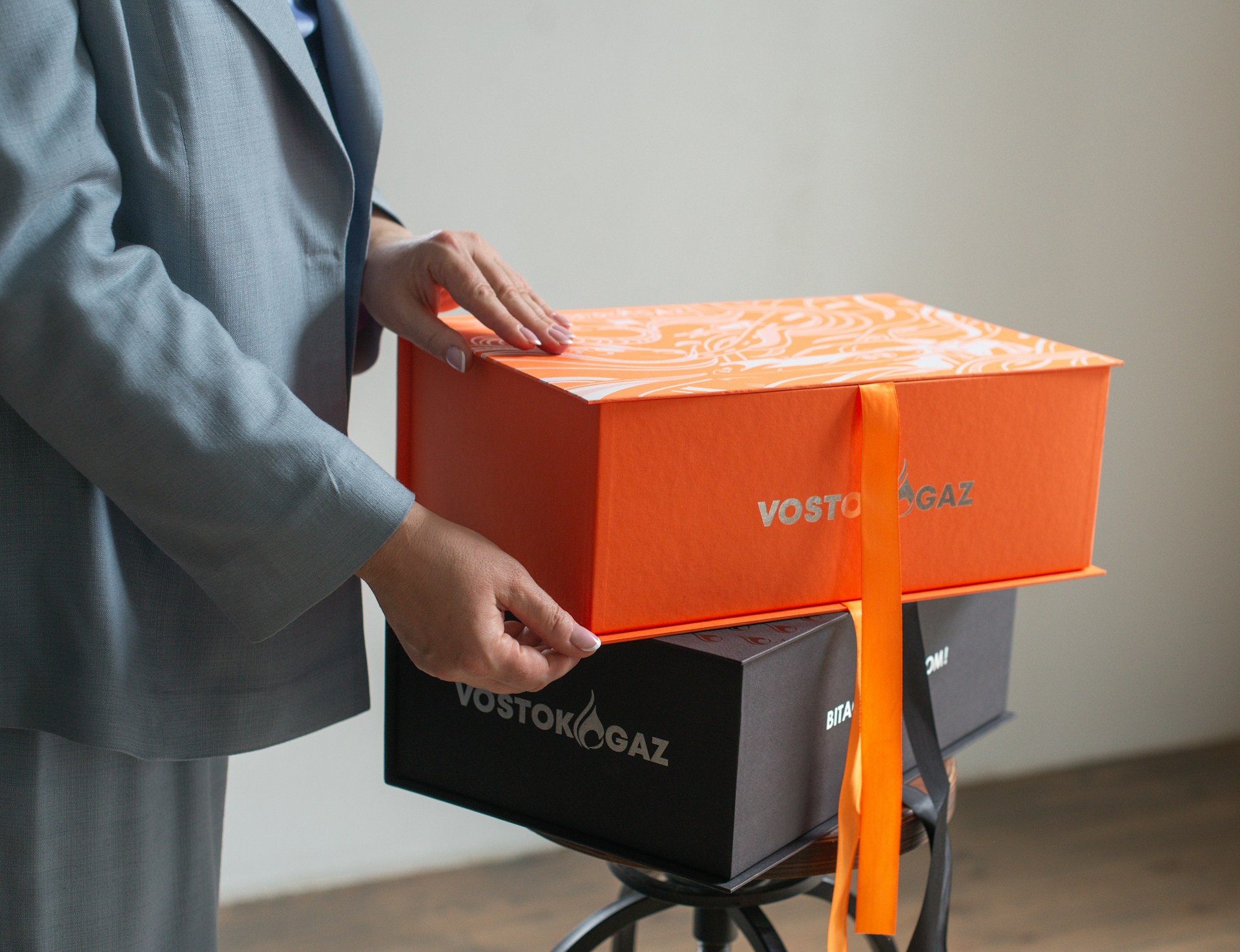 Personalised corporate gift set in a kraft gift box.